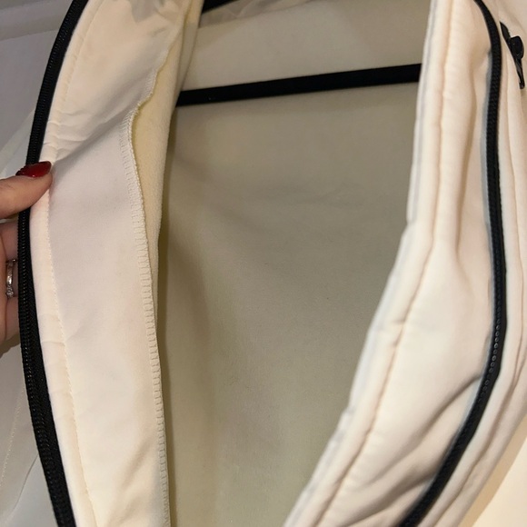 Elegant Women's Black and White Pantsuit - Picture 8 of 9